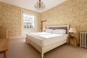 4 bedrooms, iron/ironing board, free WiFi, bed sheets - Canonbury Park North II by onefinestay (London)