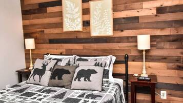 1 bedroom, desk, iron/ironing board, WiFi