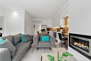 TV, fireplace, offices - La Residence du Parc - 7 (Queenstown)