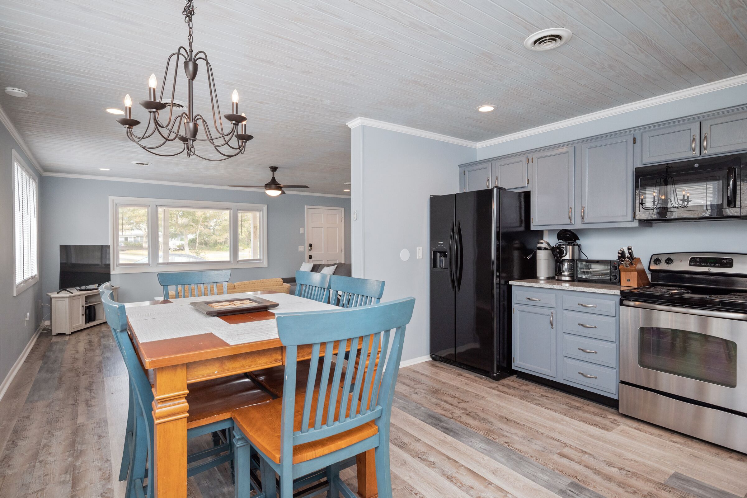 Refrigerador, microondas, horno y lavavajillas 