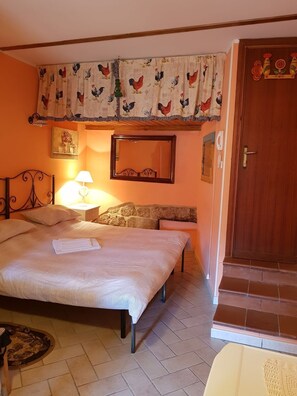 1 bedroom, travel crib, free WiFi, bed sheets - Cosy Studio Apartment, Between Rome and ski Resort (Collepardo)