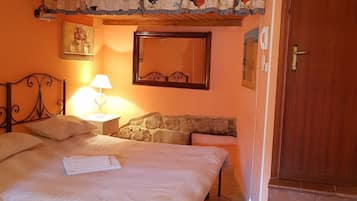 Apartment | 1 bedroom, travel cot, free WiFi, bed sheets