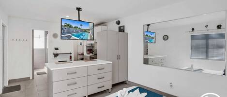 1 chambre, fer et planche à repasser, Wi-Fi, draps fournis