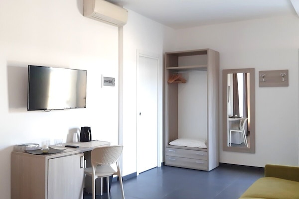 Comfort Quadruple Room | Desk, laptop workspace, blackout drapes, soundproofing