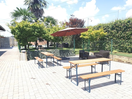 Seasonal outdoor pool, pool umbrellas, sun loungers