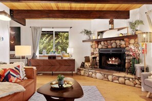 TV, fireplace