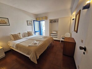 2 bedrooms, iron/ironing board, WiFi (free), bed sheets