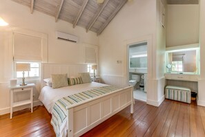 2 bedrooms, in-room safe, desk, iron/ironing board