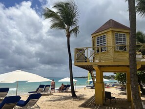 Beach nearby, sun loungers, beach towels - Idyllic 7 Porters Court, Beach Club Membership, pool, 5min walk beach,  Holetown (St. James)