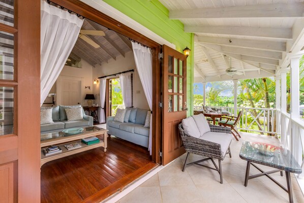 Smart TV, books, stereo - Idyllic 7 Porters Court, Beach Club Membership, pool, 5min walk beach,  Holetown (St. James)