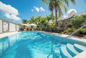 Outdoor pool, sun loungers - Idyllic 7 Porters Court, Beach Club Membership, pool, 5min walk beach,  Holetown (St. James)