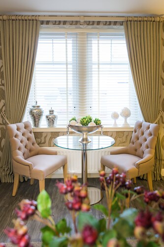 Elegant Home in Aberdeen