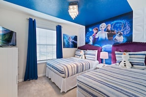 6 bedrooms, iron/ironing board, WiFi, bed sheets
