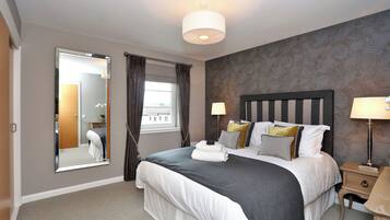 Apartment (2 Bedrooms) | 2 Schlafzimmer, hochwertige Bettwaren, laptopgeeigneter Arbeitsplatz