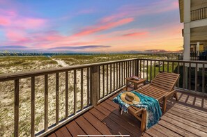 Terrace/patio - Beachfront-Pet Friendly-2 Mstr Suites-Large Deck-Water Views (Gulf Shores)