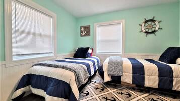 4 bedrooms, desk, iron/ironing board, travel crib