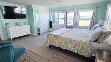 4 bedrooms, desk, iron/ironing board, travel crib