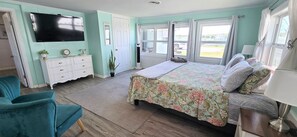 4 bedrooms, desk, iron/ironing board, travel cot
