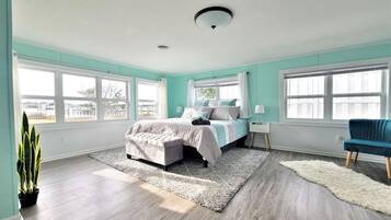 4 bedrooms, desk, iron/ironing board, travel cot