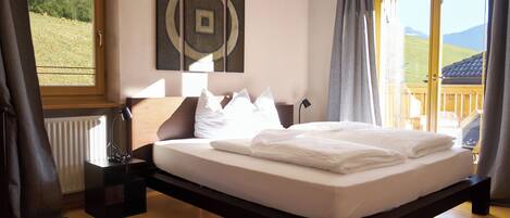 3 Schlafzimmer, Schreibtisch, Bügeleisen/Bügelbrett, kostenloses WLAN