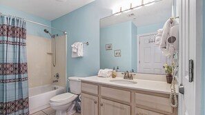 Combined shower/bathtub, hair dryer, towels - Ocean Villa . Low Floor . Beach Chairs . Pool . Gulf-front (Panama City Beach)