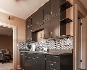 Interior - The Ashford 1BR apartment in historic downtown (Fairbury)