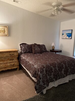 2 bedrooms, bed sheets - Farm setting (Ocala)