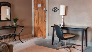 1 bedroom, desk, iron/ironing board, free WiFi