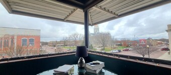 The Cambridge 2BR apartment in historic downtown