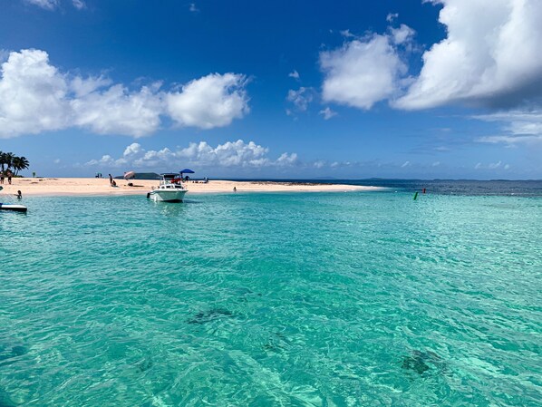 Beach nearby, sun-loungers, beach towels