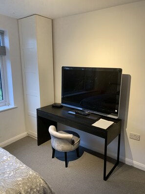 4 habitaciones, tabla de planchar con plancha y wifi gratis 