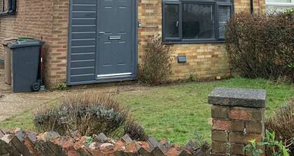 Remarkable 4-bed 4 Bath House by Luton Airport
