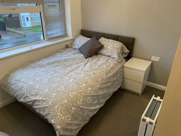 4 bedrooms, iron/ironing board, free WiFi, bed sheets