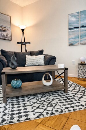 TV, Hulu, streaming services