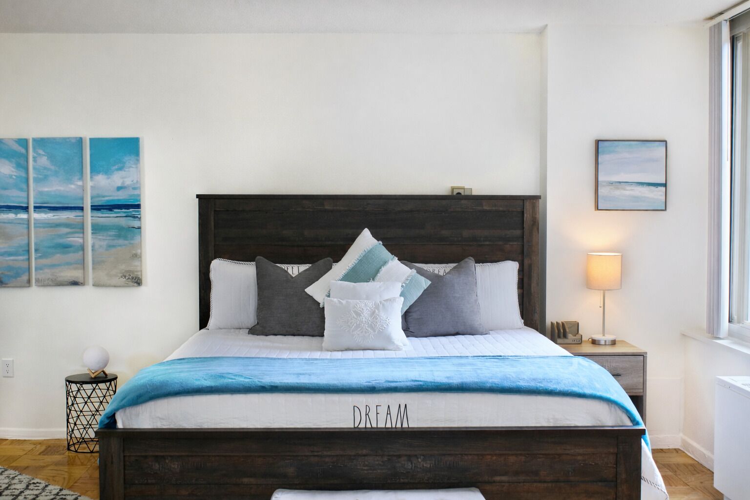 Dream a little in a Comfy King Bed