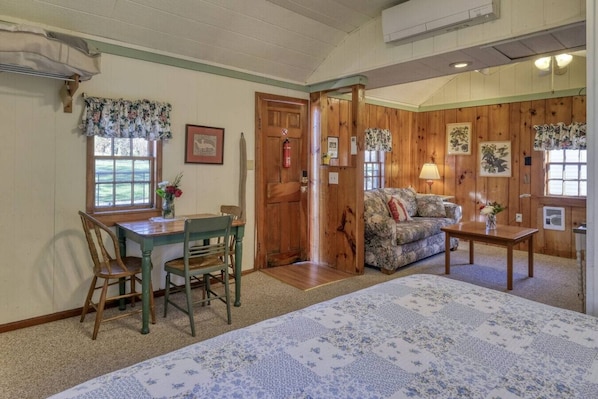 1 habitación, tabla de planchar con plancha, cuna de viaje y wifi