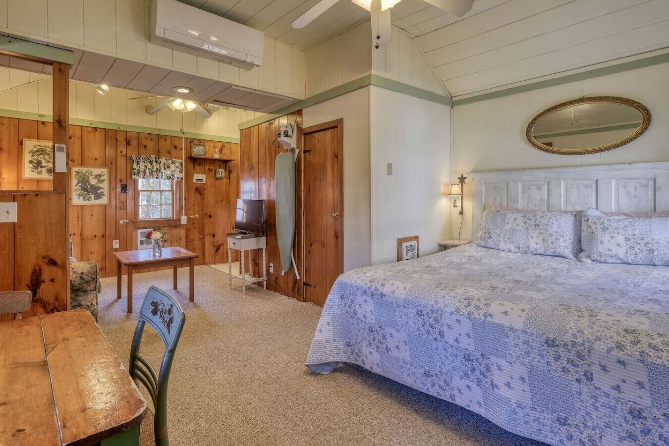 2 室のベッドルーム、アイロン / アイロン台、  旅行用ベビーベッド、WiFi