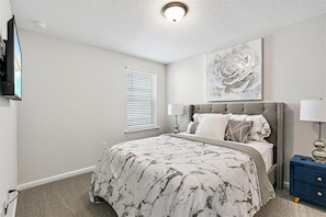 Room - NEW EXCLUSIVE Townhome near E-Town, Shops, & Beach (Jacksonville)