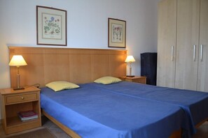 1 bedroom, iron/ironing board, bed sheets - Altura T1 Algarve Sun + Beach (Faro)