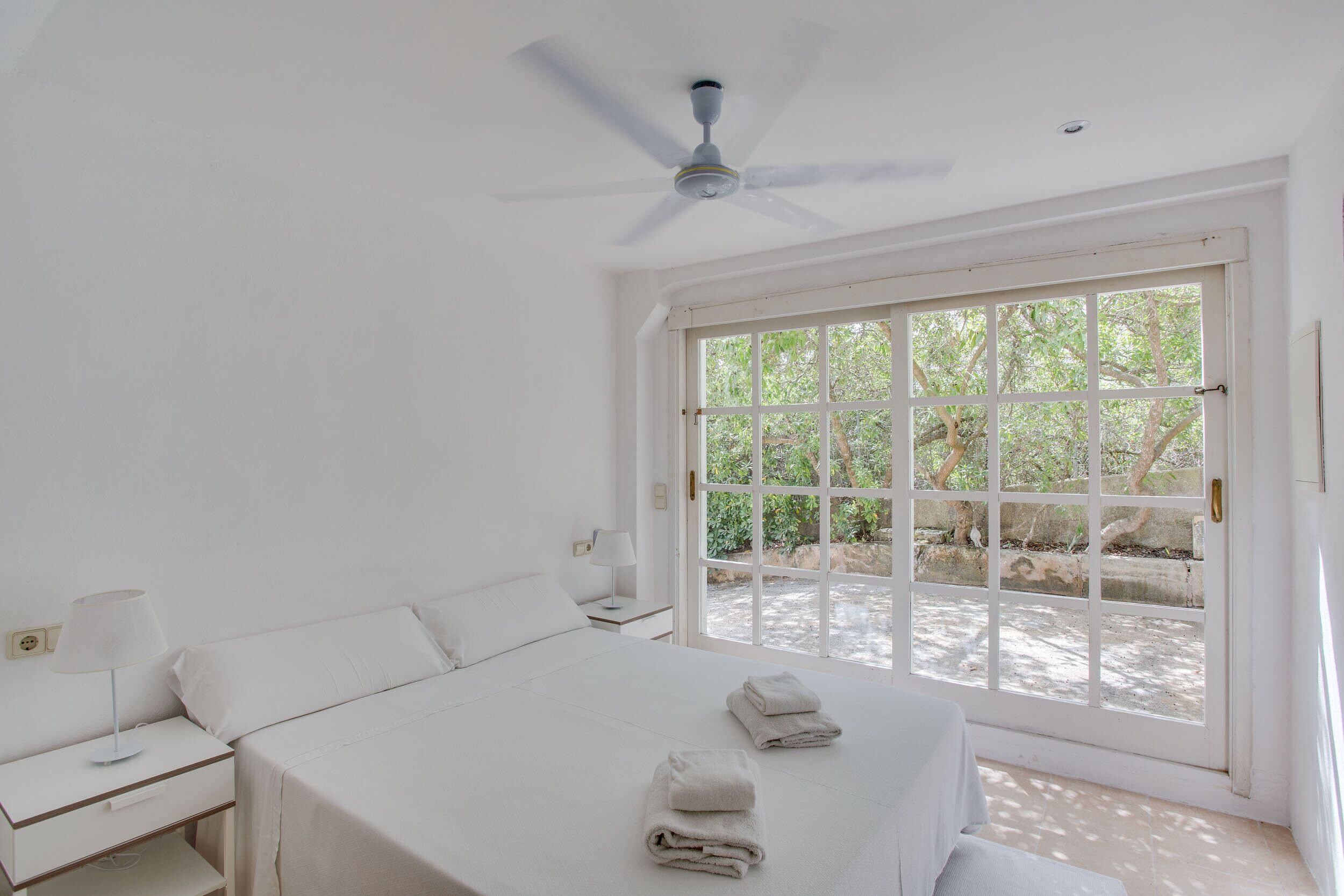 3 bedrooms, iron/ironing board, travel crib, free WiFi