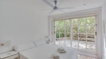 3 bedrooms, iron/ironing board, travel crib, free WiFi