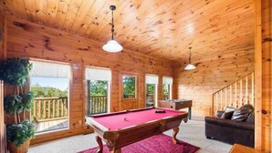 Games room - Heaven’s Window - Luxury Log Home - Amazing Views (Sevierville)