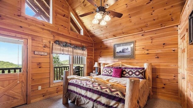 1 bedroom, free WiFi, bed sheets - Heaven’s Window - Luxury Log Home - Amazing Views (Sevierville)