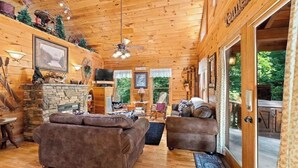 TV, fireplace - Heaven’s Window - Luxury Log Home - Amazing Views (Sevierville)