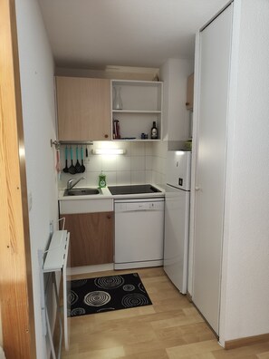 Fridge, microwave, oven, stovetop - Apartment La Foux Heated pool access (La Foux d'Allos)