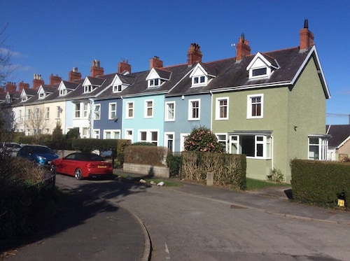 Lovely Victorian House close to the sea in North Wales