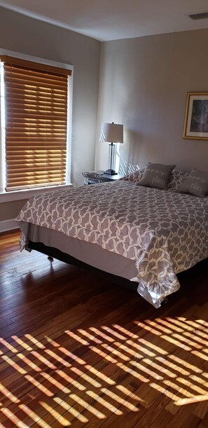 4 bedrooms, desk, iron/ironing board, free WiFi