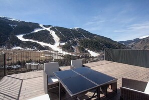 Outdoor dining - Exclusive Ski Chalet with 24/7 Concierge Service (Canillo)