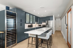 Fridge, microwave, oven, stovetop - Spacious & Newly renovated 2BR/2BA- Between Koch and Wagner park (Aspen)