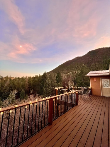 Fireplace, Large Deck with Panoramic Views, 3BR + 3BA, new carpet and blinds